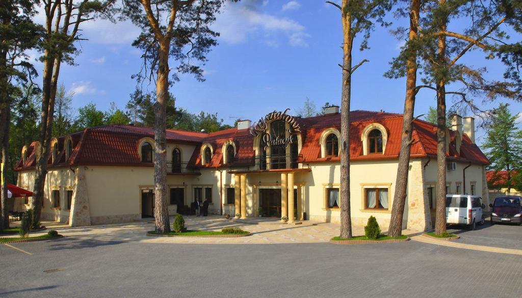 Krysztalowy Palacyk Козенице Экстерьер фото